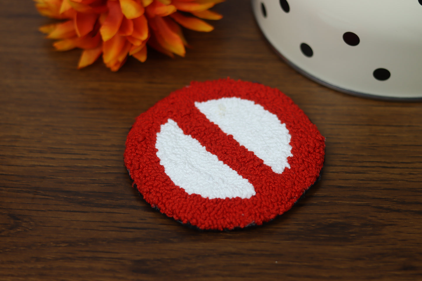 Red & White No Symbol Mug Rug